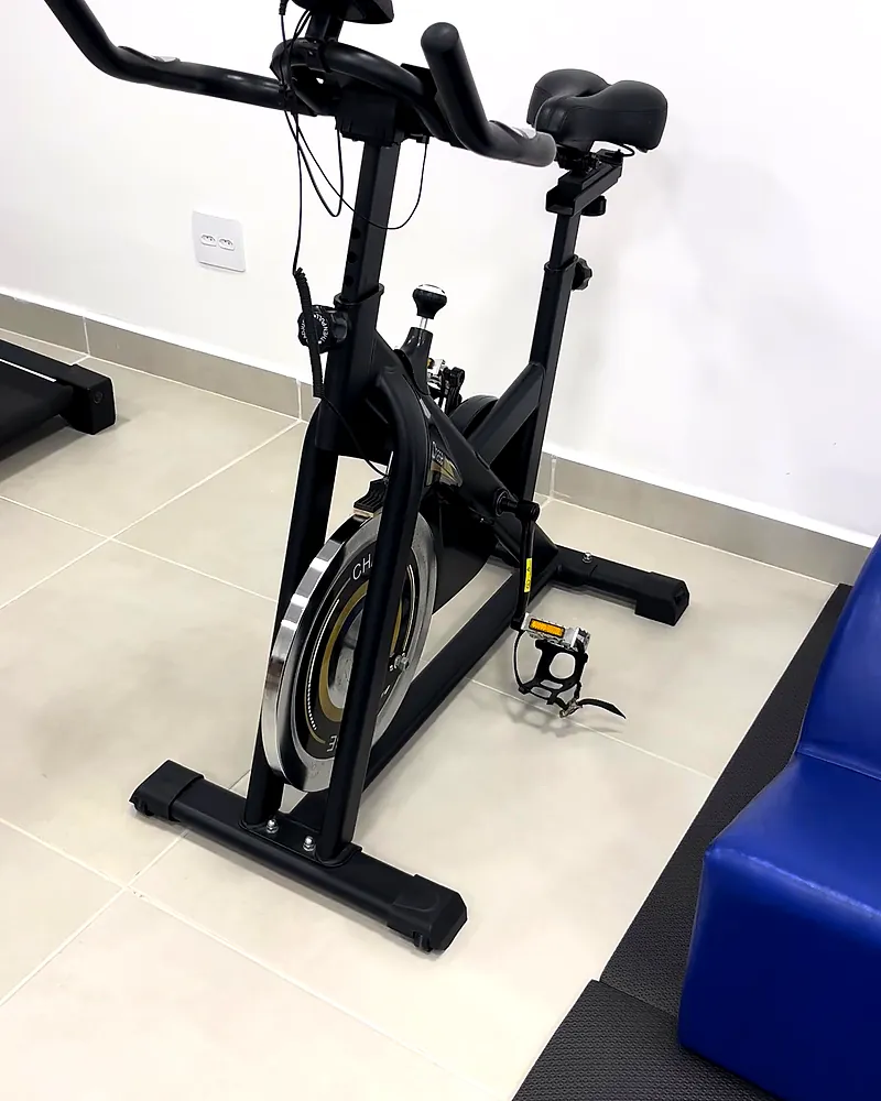 Bicicleta ergométrica da sala de fisioterapia do KM 32
